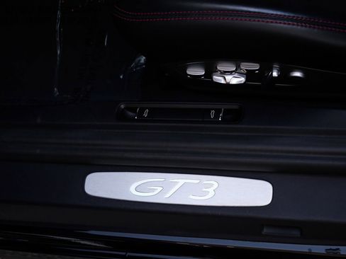 Used 2015 Porsche 911 GT3 w/ Carbon Interior Package image 17