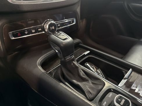 Used 2017 Volvo XC90 T6 Momentum w/ Vision Package image 26