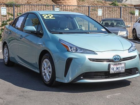 Used 2022 Toyota Prius LE image 3