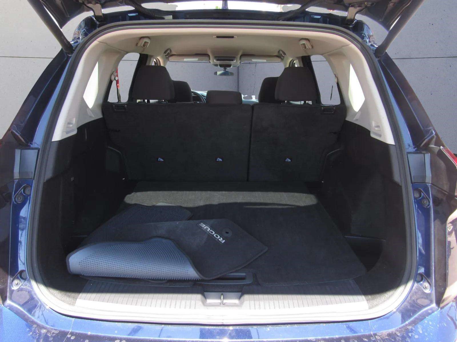 Used 2025 Nissan Rogue SV FWD image 12