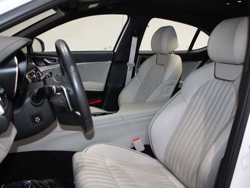 Used 2023 Genesis G70 3.3T image 13