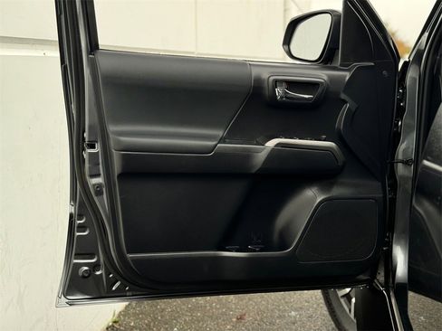 Certified 2020 Toyota Tacoma TRD Sport image 10