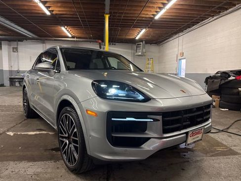 Used 2025 Porsche Cayenne image 7