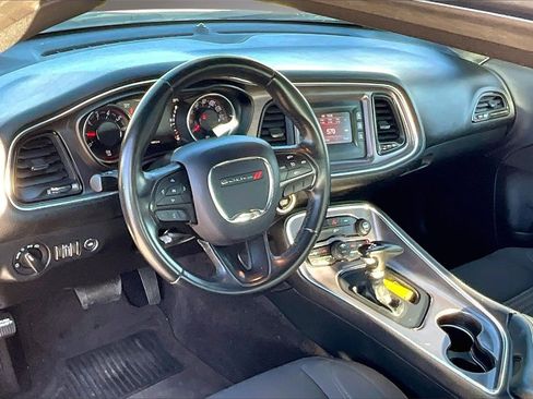 Used 2016 Dodge Challenger SXT image 7