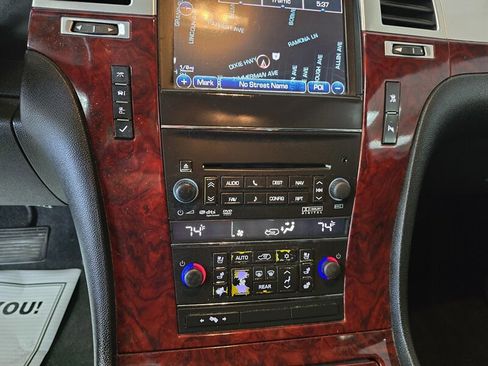 Used 2011 Cadillac Escalade ESV Luxury image 33