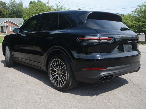 Used 2023 Porsche Cayenne Platinum Edition AWD/4WD image 23