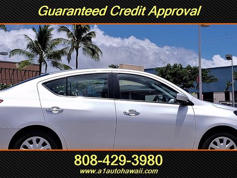 Used 2018 Nissan Versa SV FWD image 5