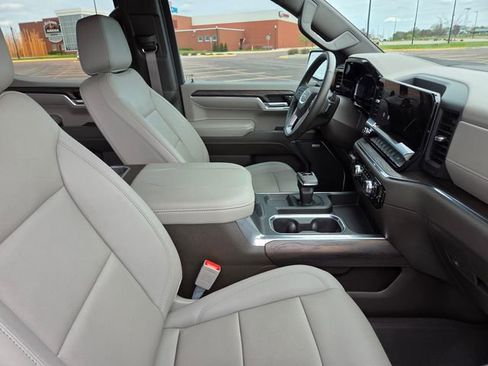 Used 2023 GMC Sierra 1500 SLT w/ SLT Premium Plus Package AWD/4WD image 33