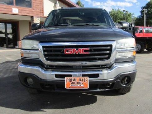 Used 2003 GMC Sierra 2500 SLE w/ Skid Plate Package AWD/4WD image 3