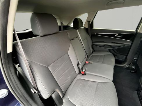 Used 2020 Kia Sorento S FWD image 25