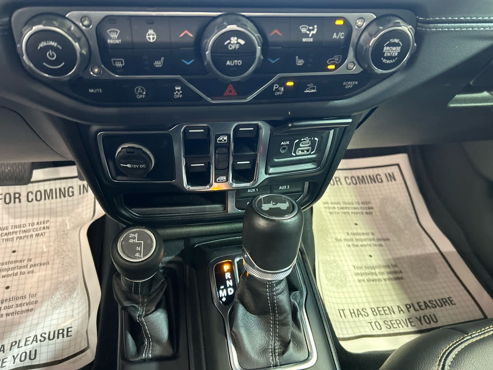 Used 2024 Jeep Wrangler Unlimited Sahara w/ Technology Group AWD/4WD image 6