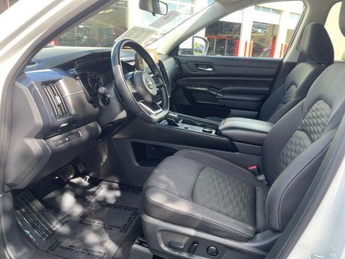 Used 2022 Nissan Pathfinder SV AWD/4WD image 21