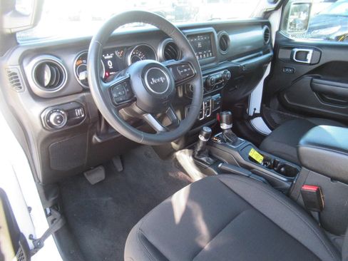 Used 2023 Jeep Gladiator Sport AWD/4WD image 17