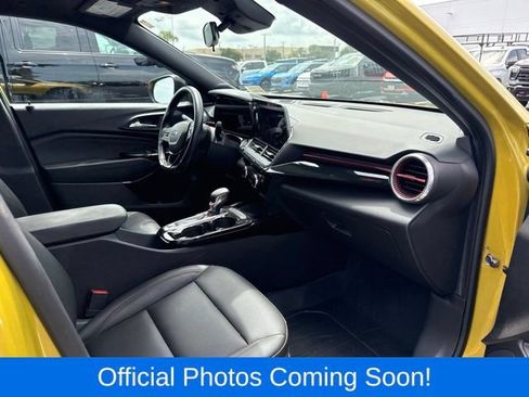 Used 2024 Chevrolet Trax RS w/ Sunroof Package FWD image 8