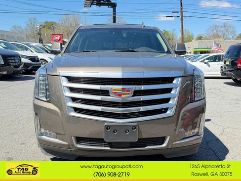Used 2016 Cadillac Escalade ESV Premium RWD image 2