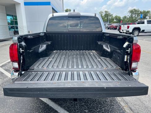Used 2023 Toyota Tacoma SR5 RWD image 8