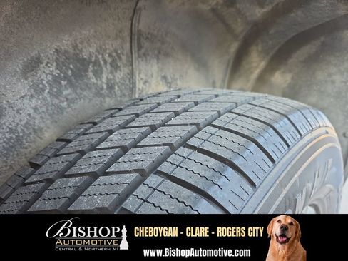 Used 2023 Chevrolet Traverse LT w/ LPO, Floor Liner Package AWD/4WD image 23