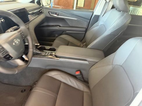 Used 2026 Toyota Camry XLE FWD image 5