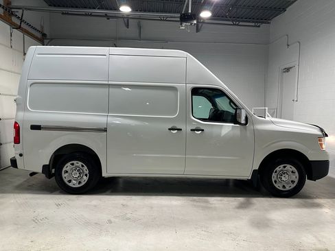 Used 2014 Nissan NV 2500 SV image 2