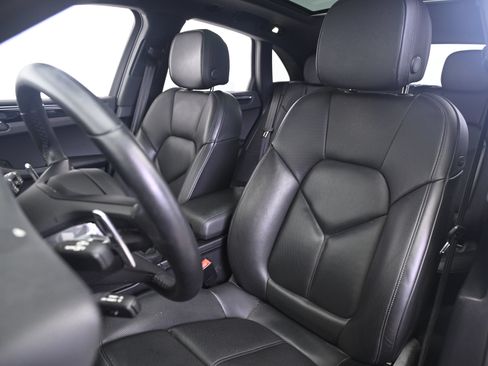 Certified 2023 Porsche Macan S AWD/4WD image 30