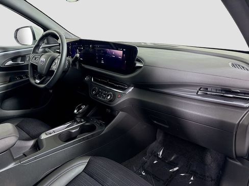 Used 2025 Buick Envista Preferred w/ Convenience I Package image 28