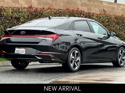 Used 2022 Hyundai Elantra SEL w/ Convenience + Premium Package image 4