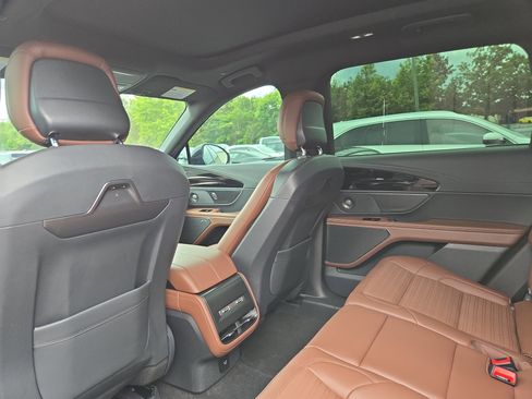 Used 2026 Lincoln Nautilus Reserve AWD/4WD image 7