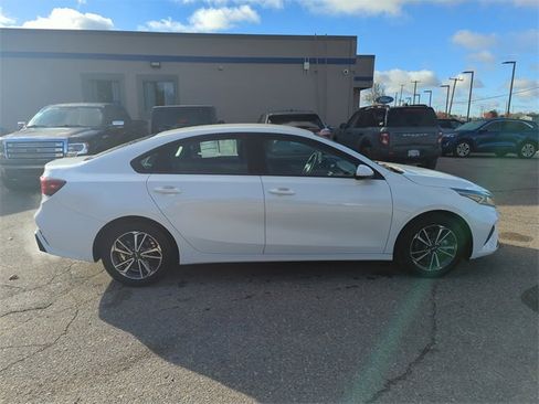 Used 2023 Kia Forte LXS image 6