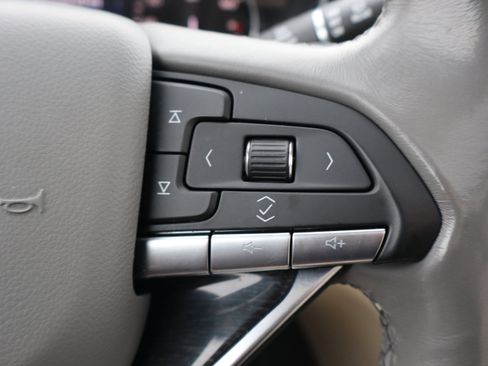 Used 2022 Cadillac XT6 Premium Luxury image 18