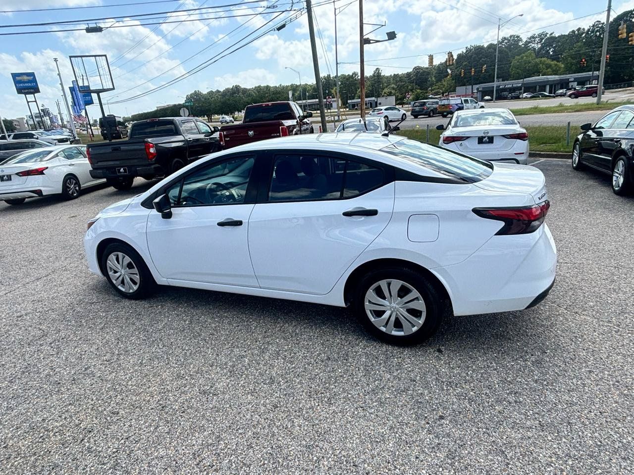 Used 2023 Nissan Versa S FWD image 12