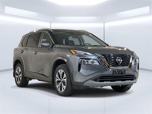 Used 2021 Nissan Rogue SV w/ Premium Package image 3