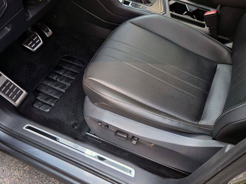 Used 2024 Volkswagen Tiguan SE R-Line FWD image 21