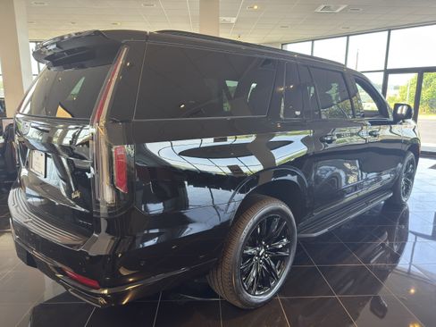 Certified 2022 Cadillac Escalade ESV Sport AWD/4WD image 6
