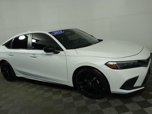 Used 2024 Honda Civic Sport image 2