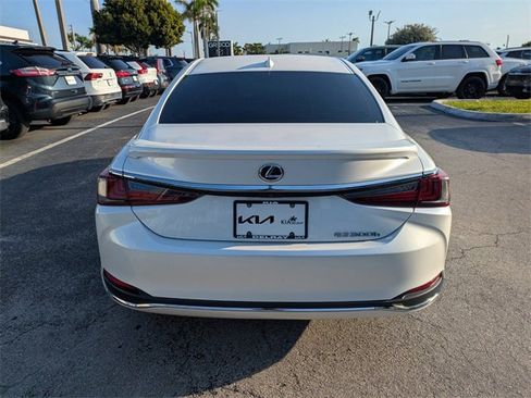 Used 2022 Lexus ES 300h 300h image 5