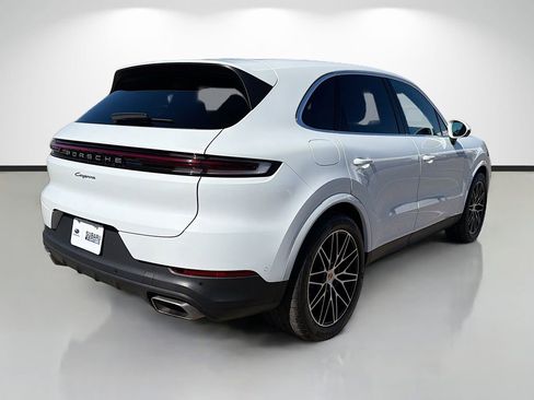 Used 2025 Porsche Cayenne AWD/4WD image 3