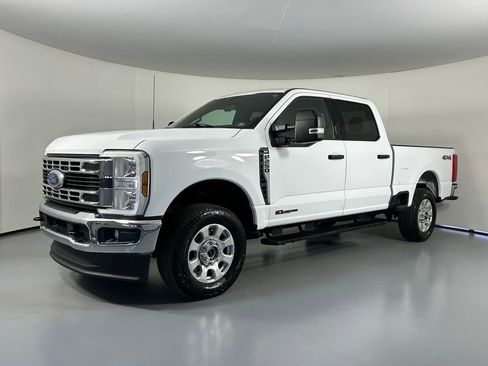 Used 2024 Ford F250 XLT AWD/4WD image 3