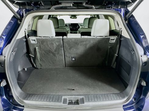 Used 2025 Toyota Highlander XLE image 32