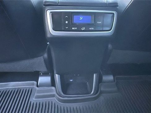 Used 2017 Toyota Highlander Limited image 32
