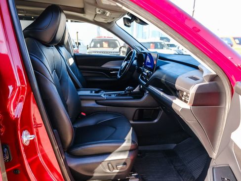 Certified 2024 Toyota Grand Highlander FWD image 18
