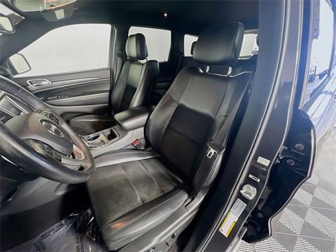 Used 2017 Jeep Grand Cherokee Altitude image 9