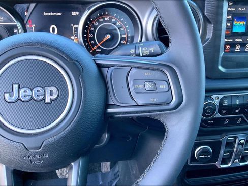 Certified 2023 Jeep Gladiator Willys image 23