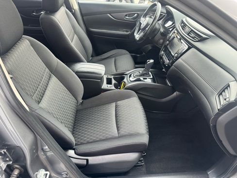 Used 2019 Nissan Rogue SV image 10