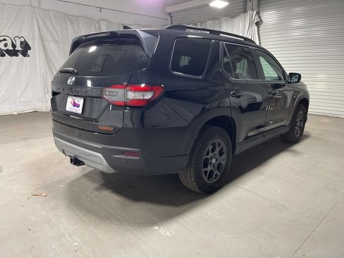 Used 2025 Honda Pilot TrailSport image 7