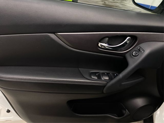 Used 2015 Nissan Rogue SV w/ SV Moonroof Package AWD/4WD image 25
