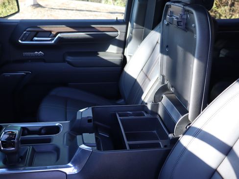 Used 2024 Chevrolet Silverado 1500 High Country w/ Technology Package image 33