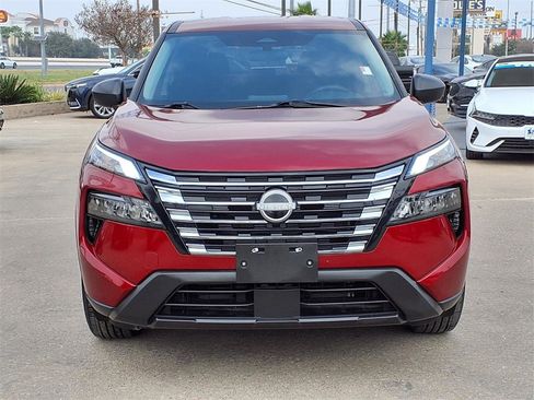 Used 2025 Nissan Rogue S image 2