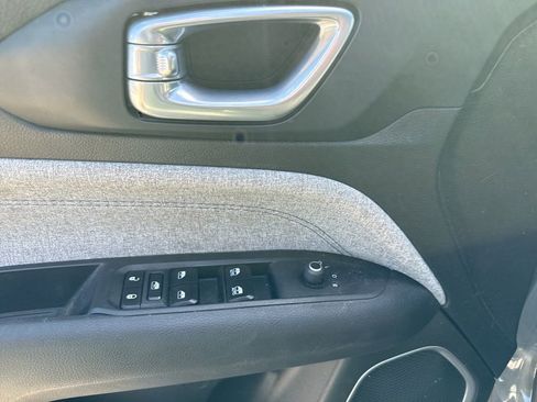 Certified 2024 Jeep Compass Latitude image 41