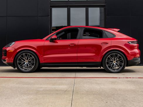 Certified 2024 Porsche Cayenne Coupe AWD/4WD image 2