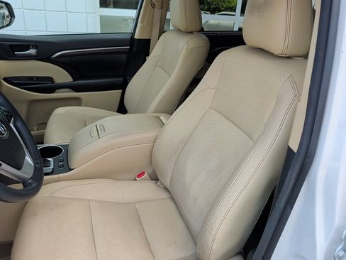 Used 2016 Toyota Highlander Limited FWD image 11